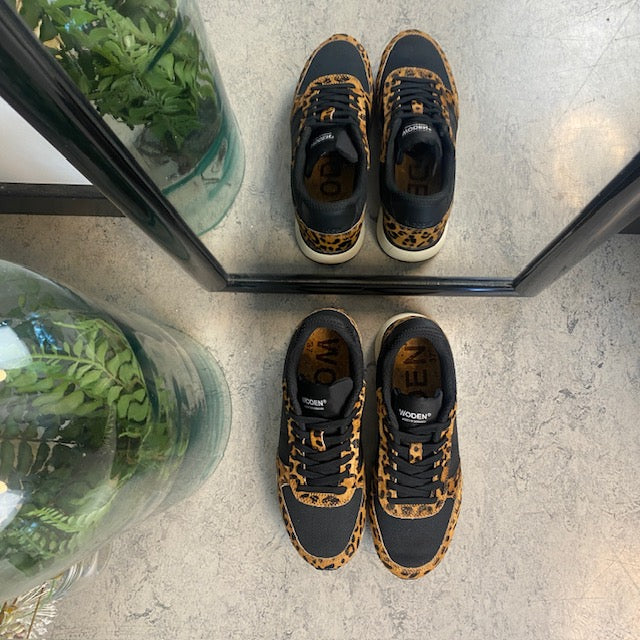 Smarte Woden sneakers i sort mix med leopardmønster