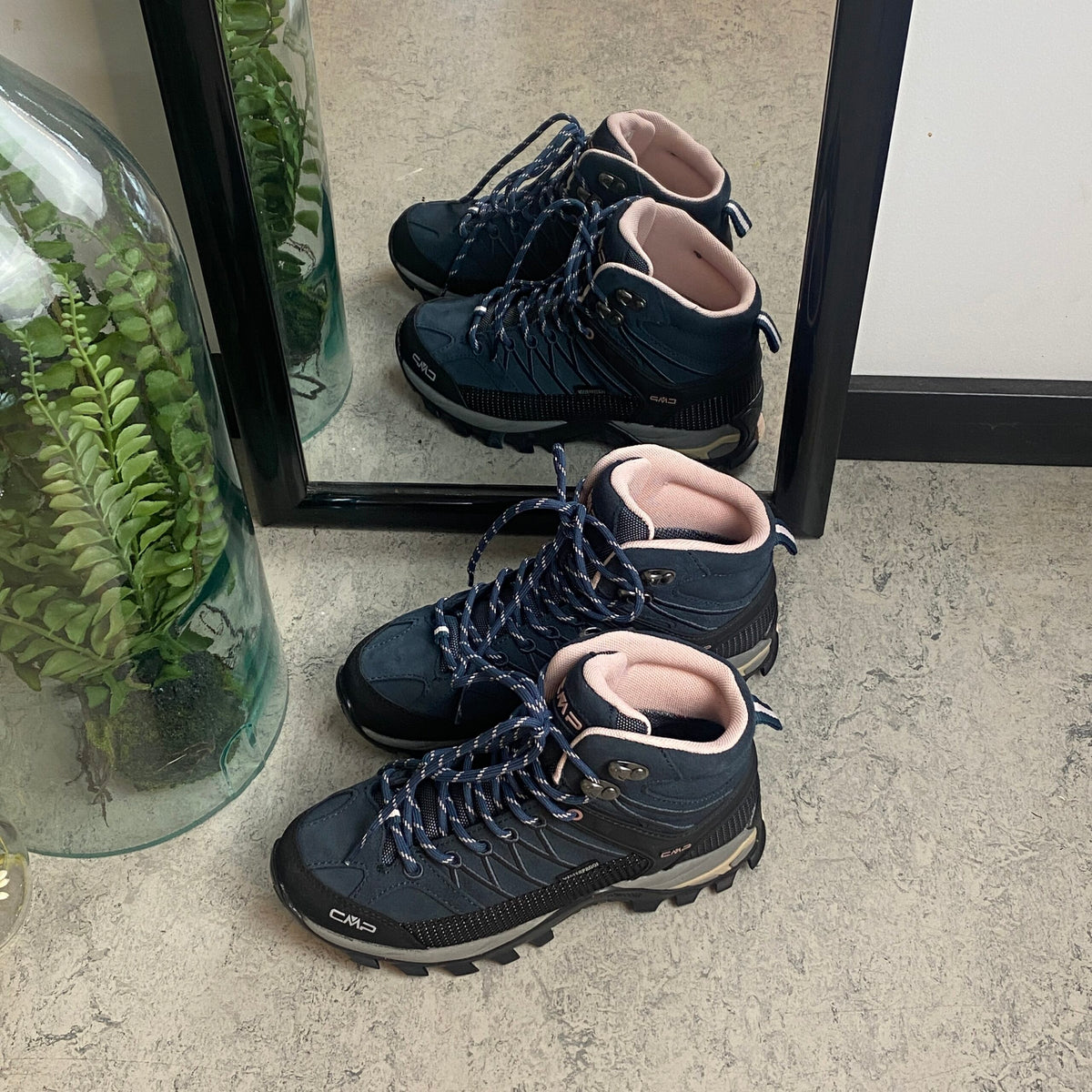 Mørkeblå vandtætte vandrestøvler fra CMP med pink detaljer