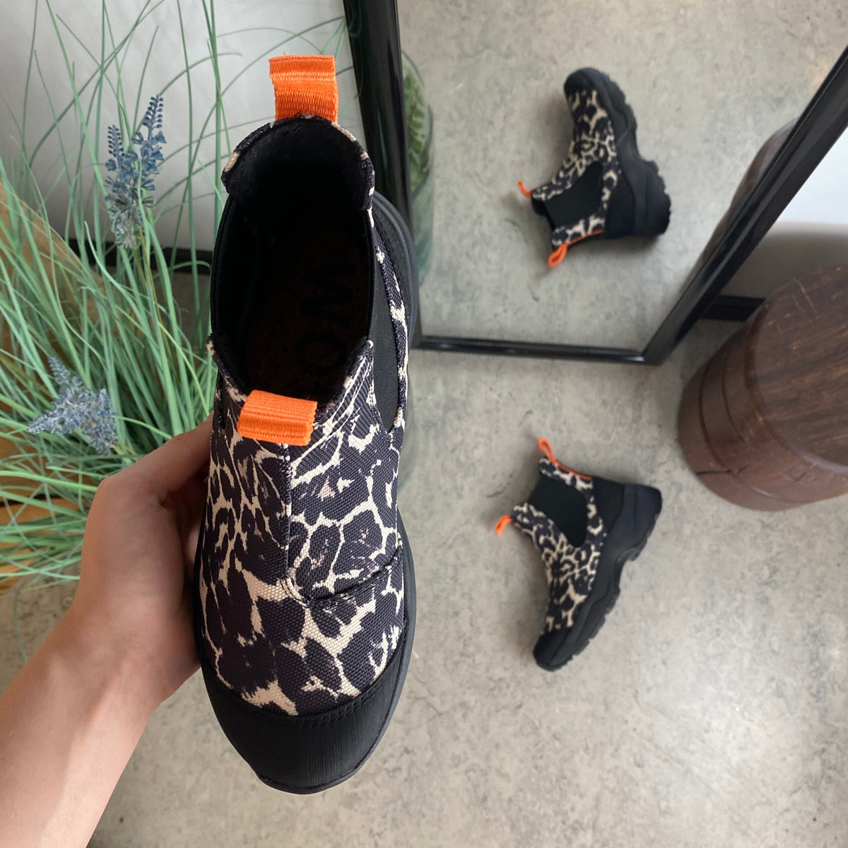 Woden Siri Leo – Leopard gummistøvle med svangstøtte