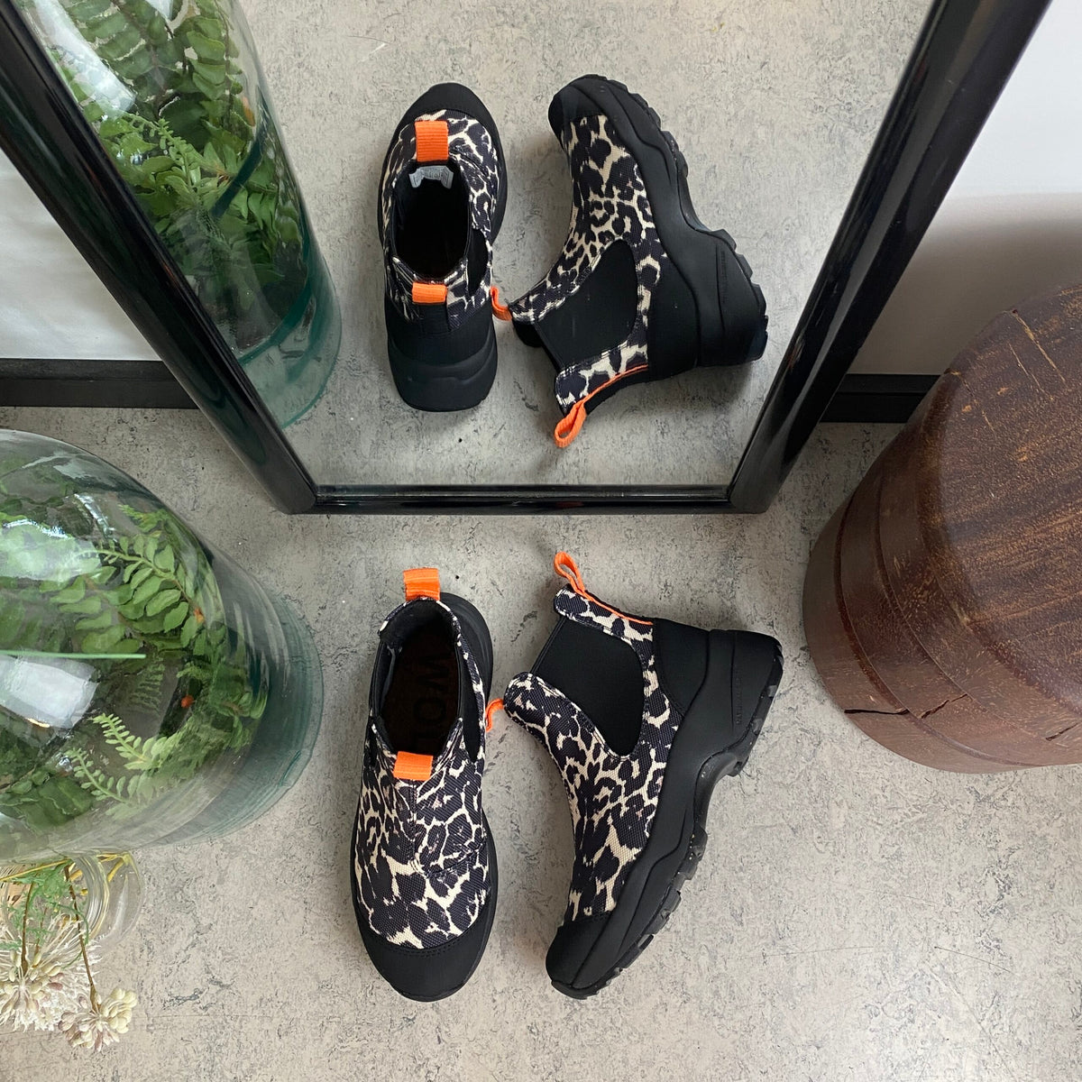 Woden Siri Leo – Leopard gummistøvle med svangstøtte