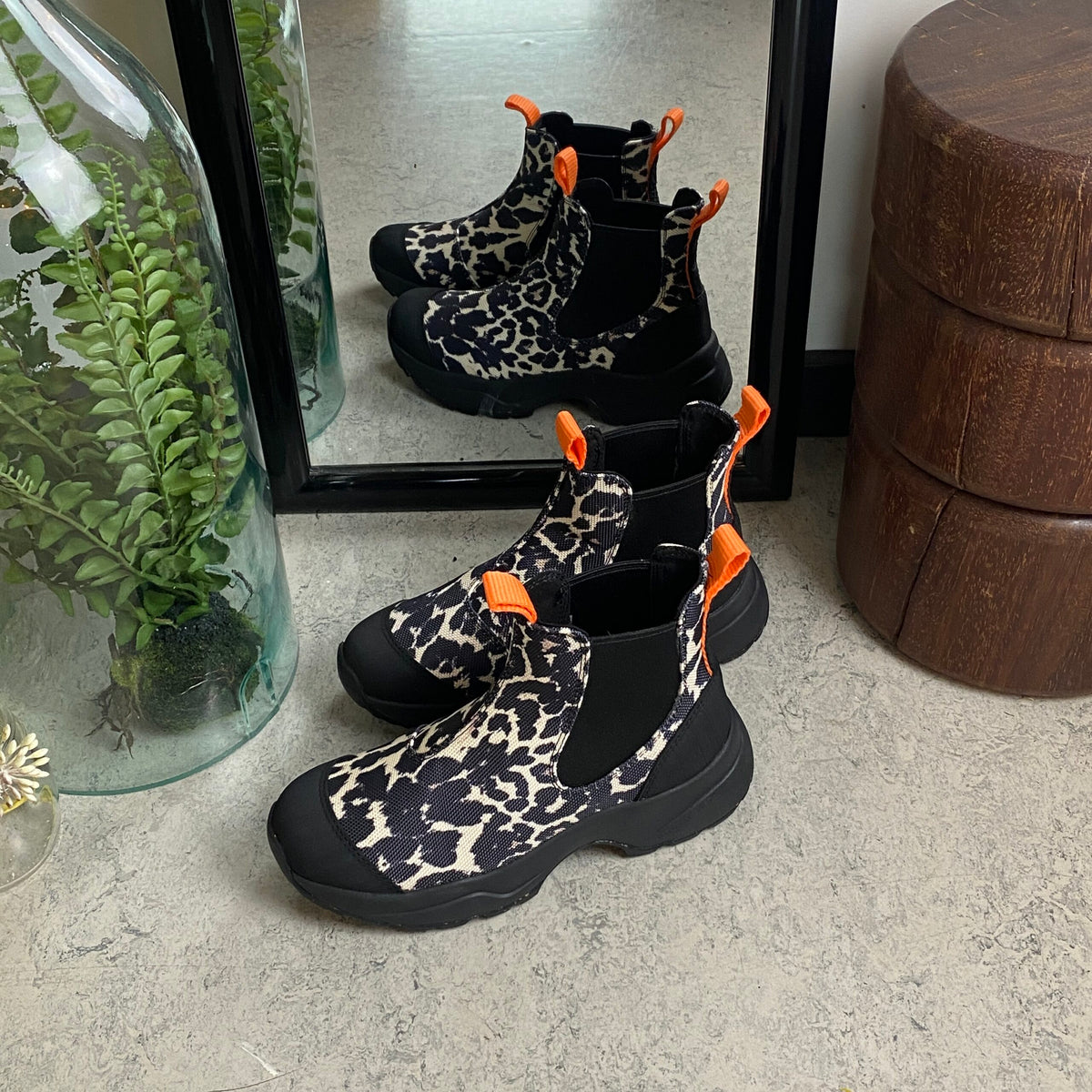 Woden Siri Leo – Leopard gummistøvle med svangstøtte