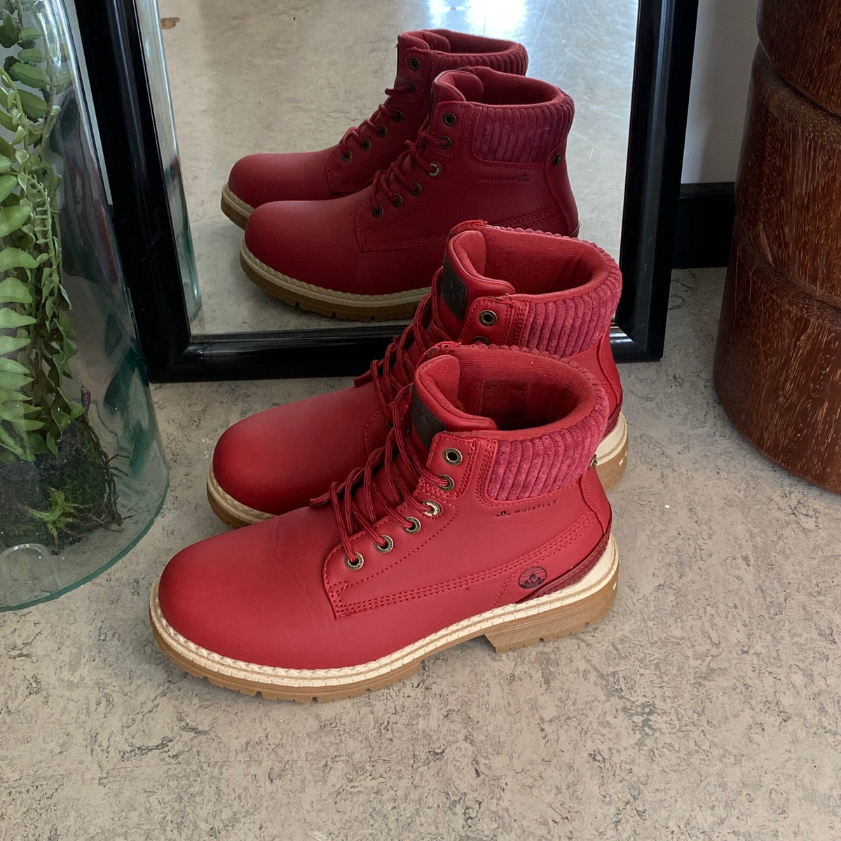 Whistler rød vinterstøvle med let foer og smarte detaljer