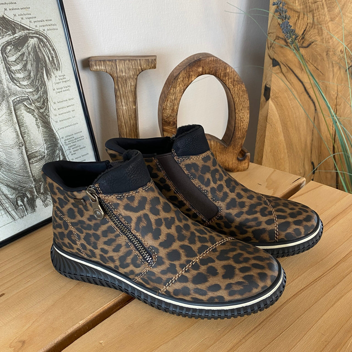 Kort Rieker støvle med leoprint og let foer