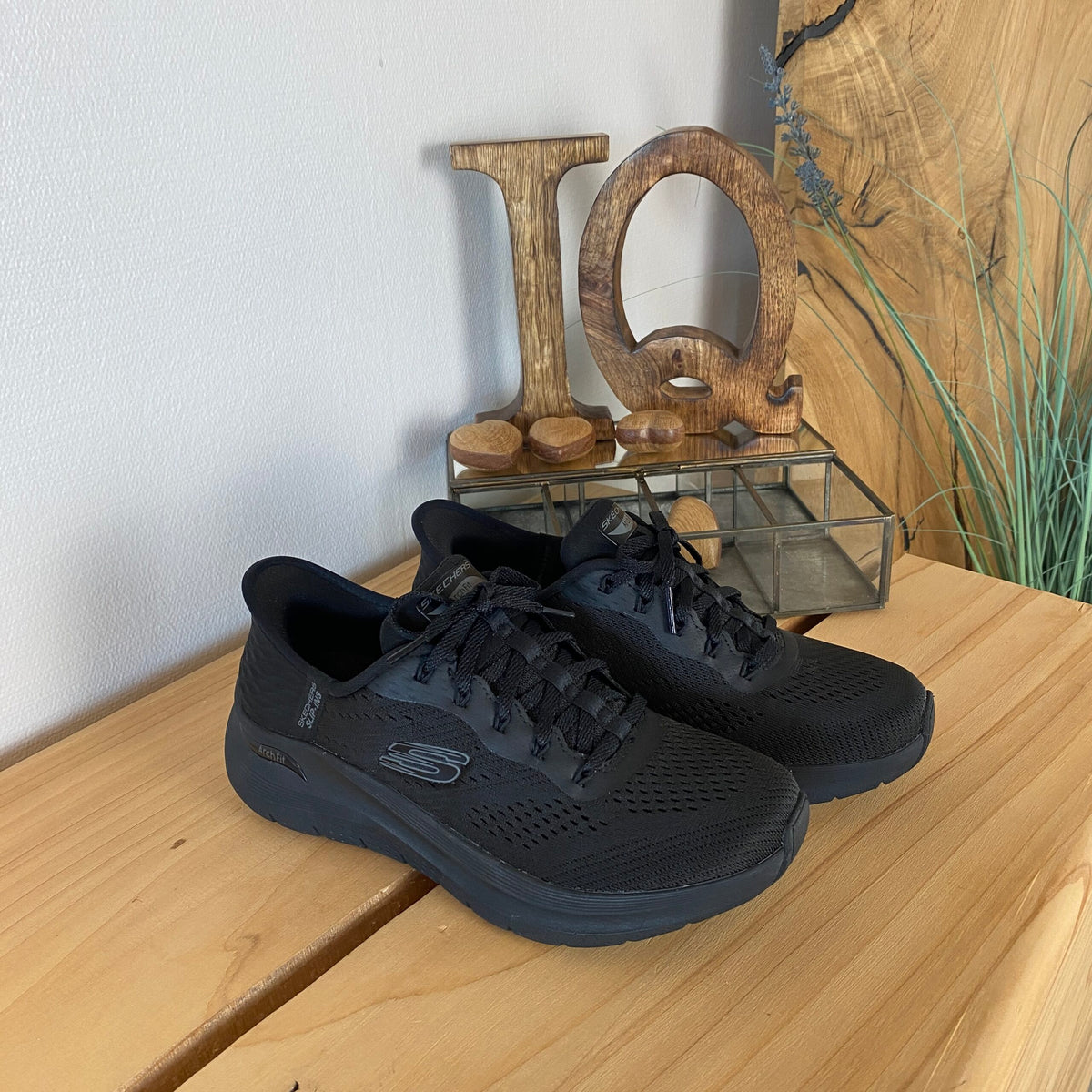 Skechers Slip-ins med Arch Fit – sort sneaker med hands free komfort