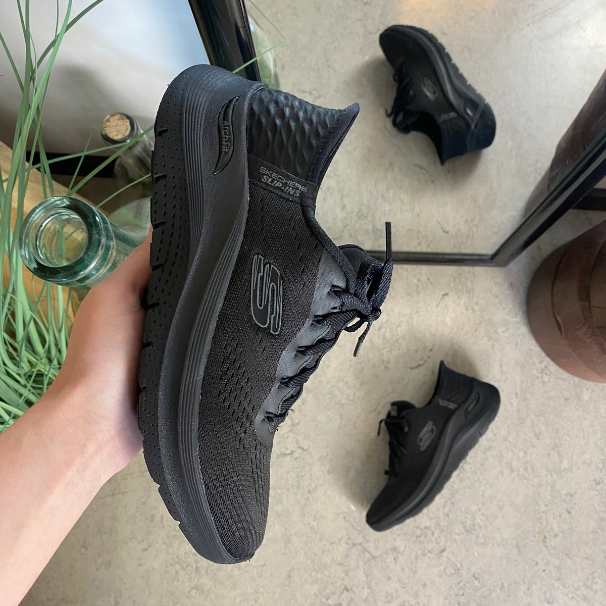 Skechers Slip-ins med Arch Fit – sort sneaker med hands free komfort