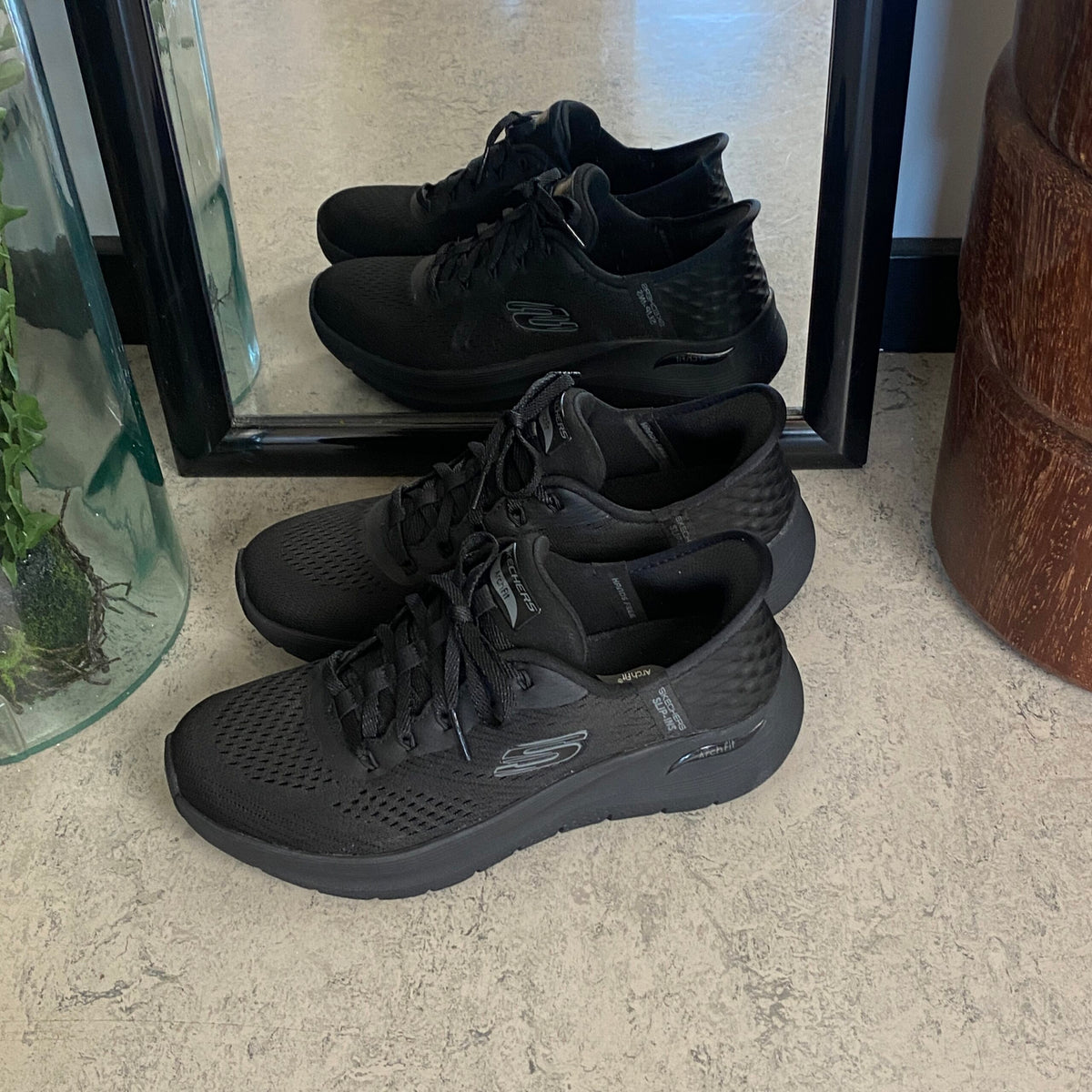 Skechers Slip-ins med Arch Fit – sort sneaker med hands free komfort