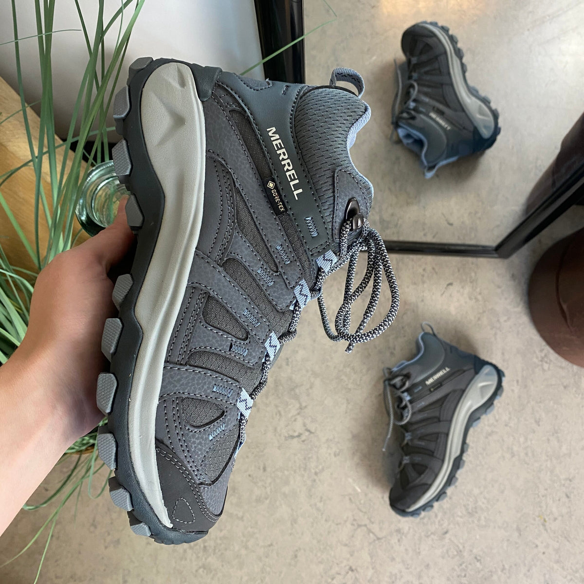 Mørkegrå Merrell vandrestøvle med Gore-Tex