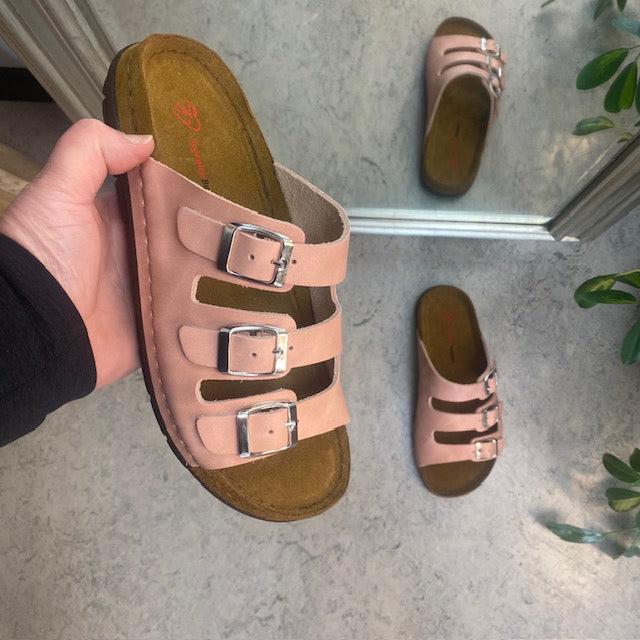 Rosa slip on sandal i skind med smalle remme