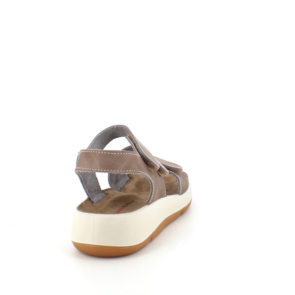 Elegant brun skindsandal med justerbare remme