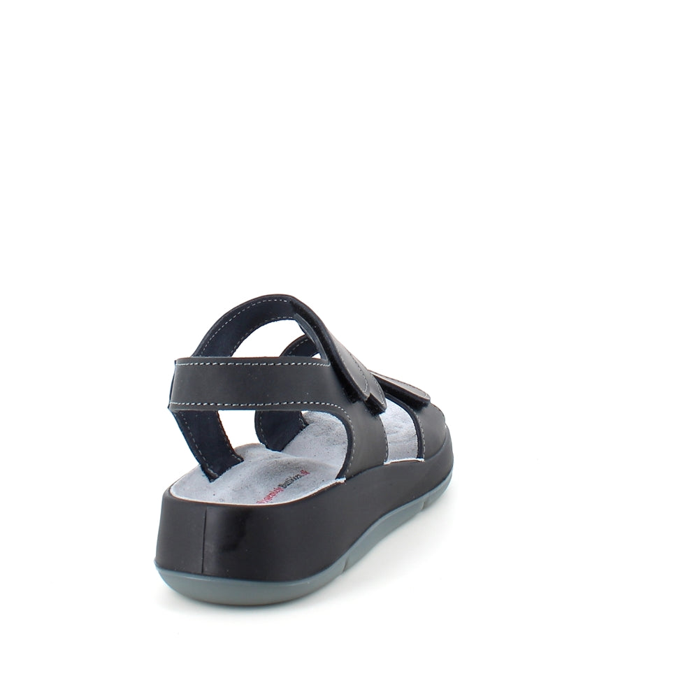 Elegant sort skindsandal med justerbare remme