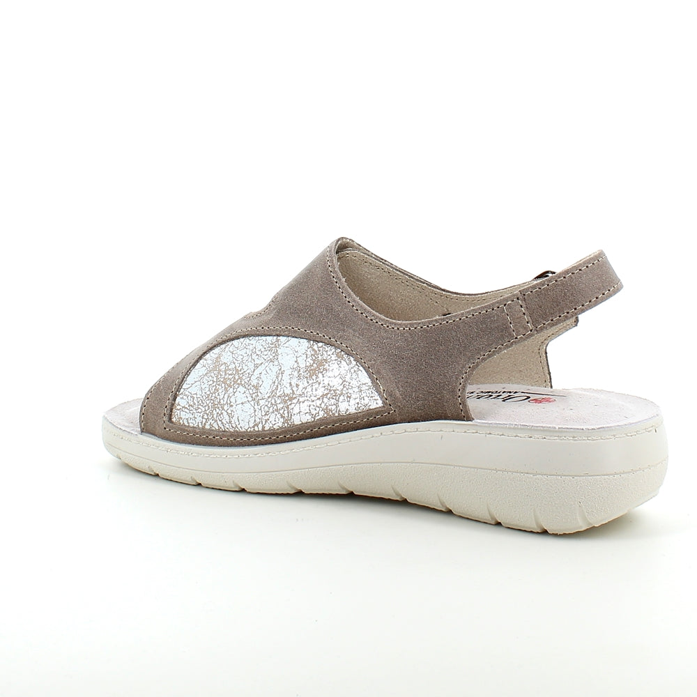 Bred ortopædisk sandal i beige med velcro og ekstra plads til knyster