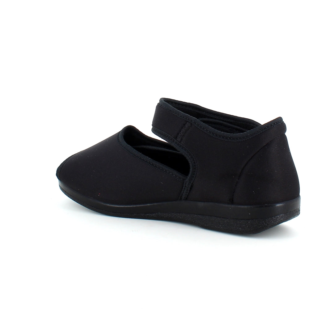 Sandal fra OrtoMed med velcro og åben tå