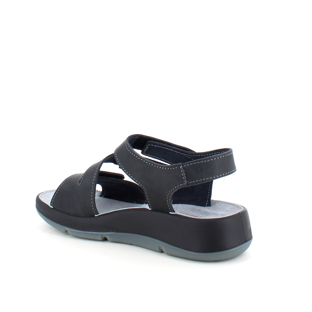 Elegant sort skindsandal med justerbare remme