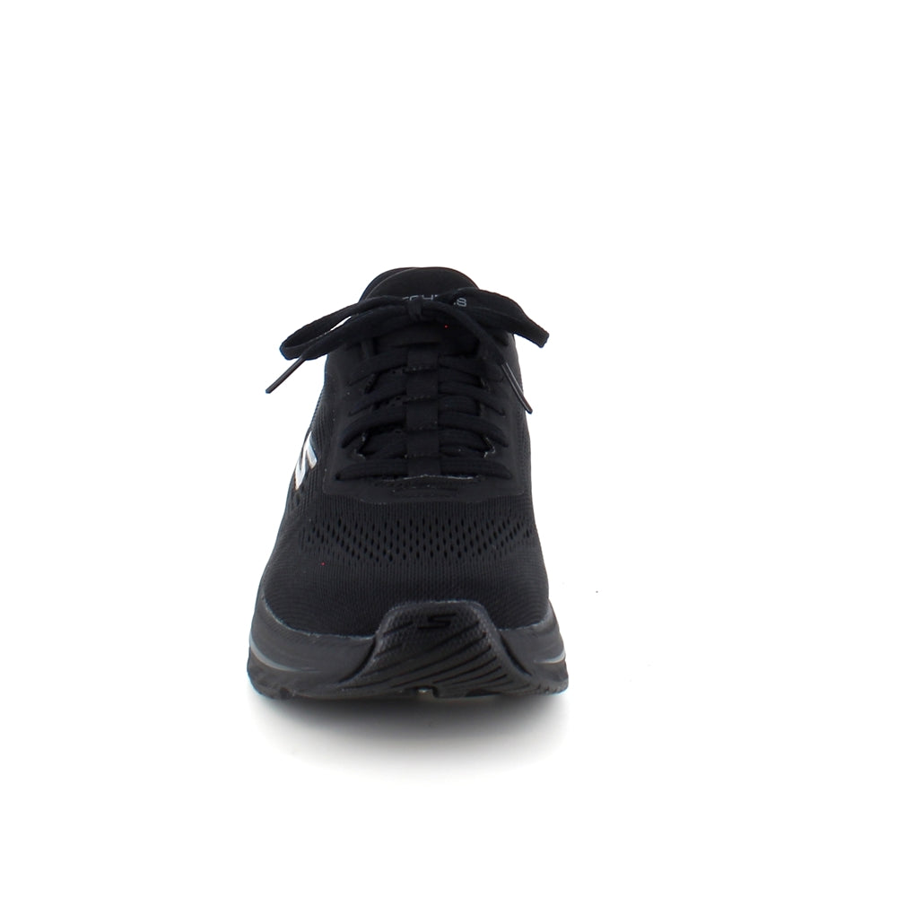 Slip-ins fra Skechers med snørre og Max Cushion bund