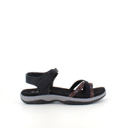 Sort sandal med elastikremme og velcro