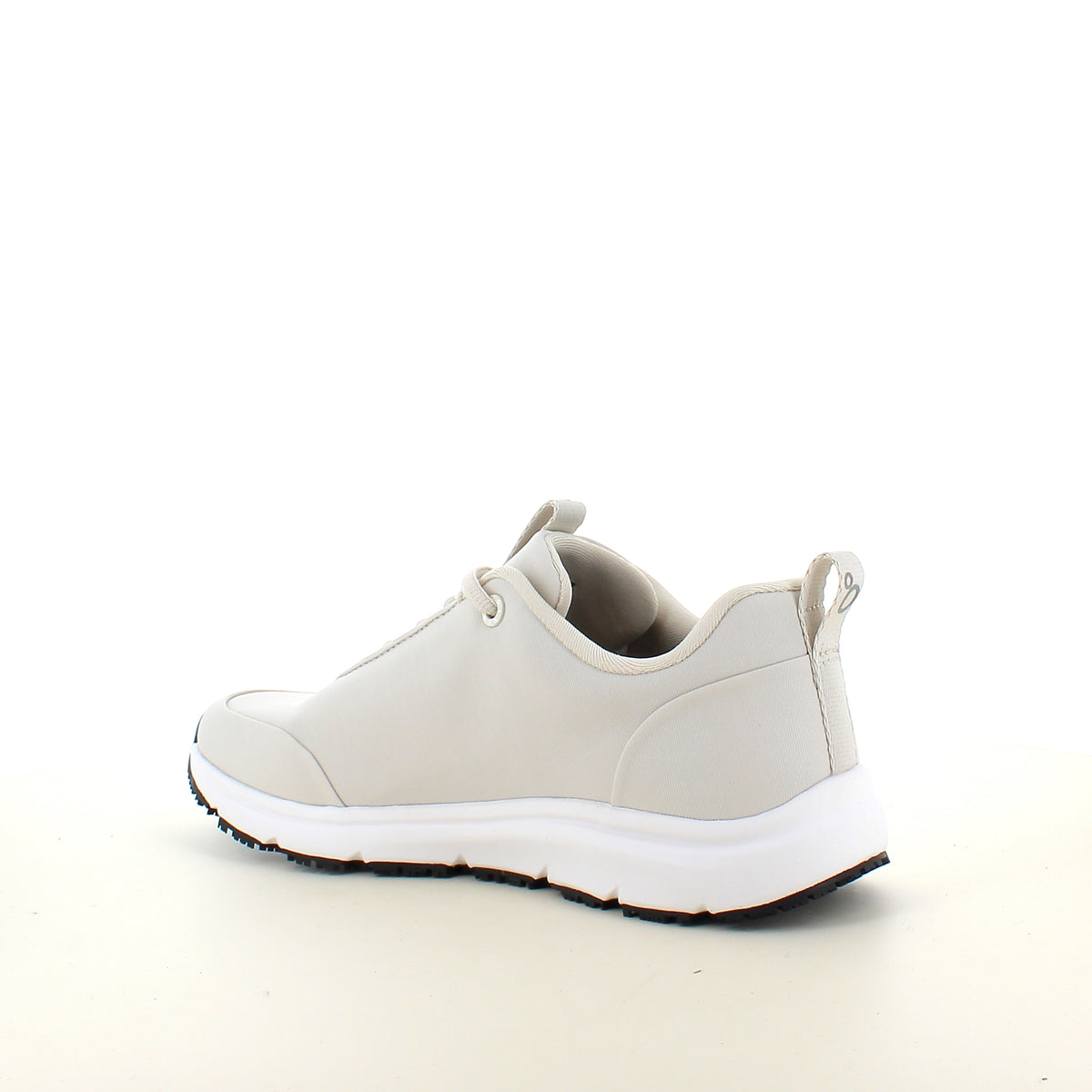 Hvid komfort sneaker med skridhæmmende sål & vandtæt membran