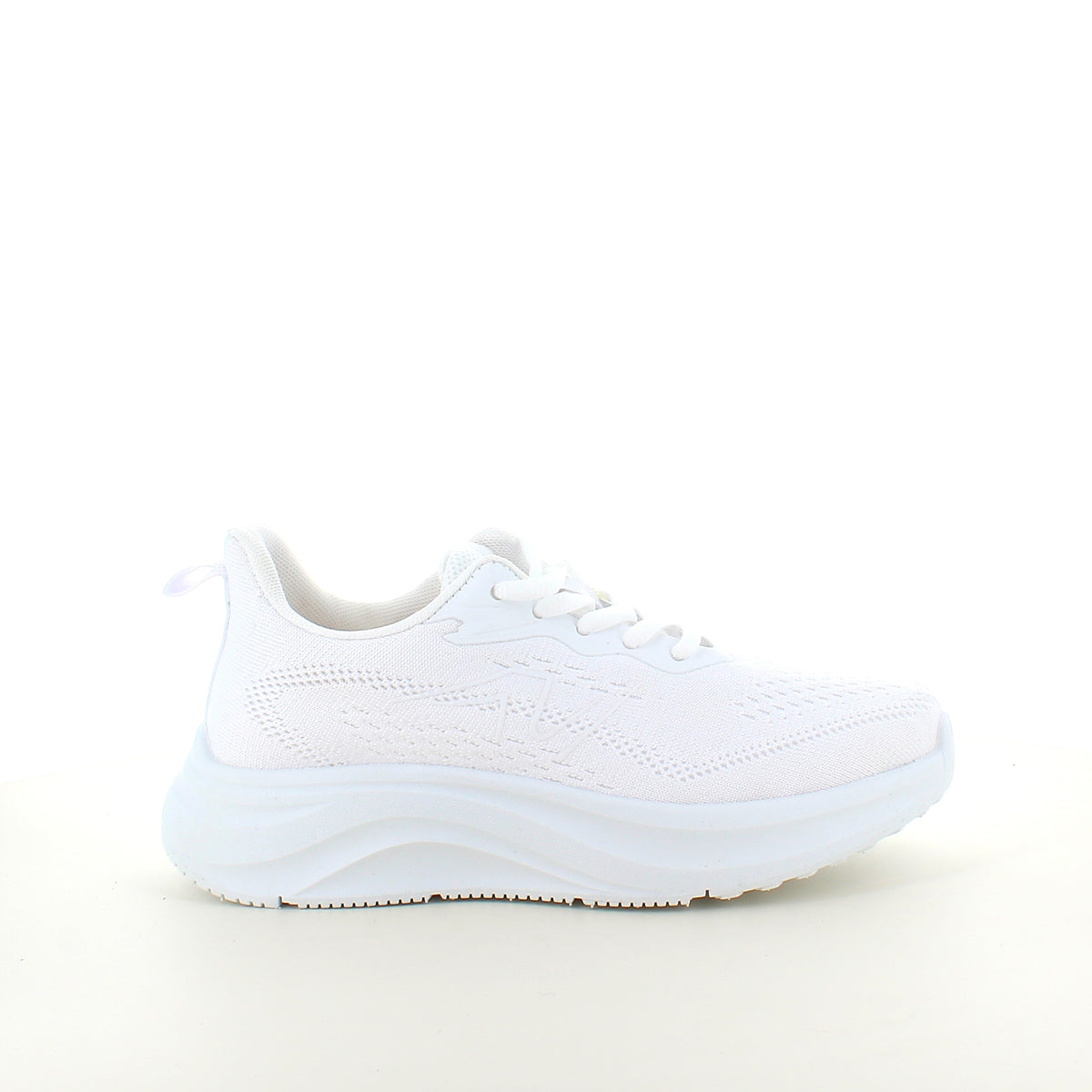 Hvid letvægts sneaker med stødabsorbering og åndbart mesh