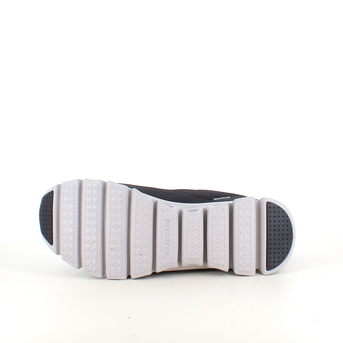 Sort Skechers Glide-Step – vandtæt sko med nem Slip-ins pasform