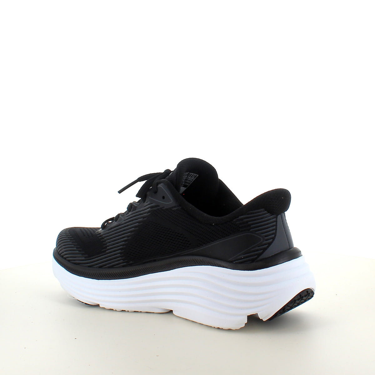 Skechers Max Cushioning Sort slip on sneaker med stødabsorbering