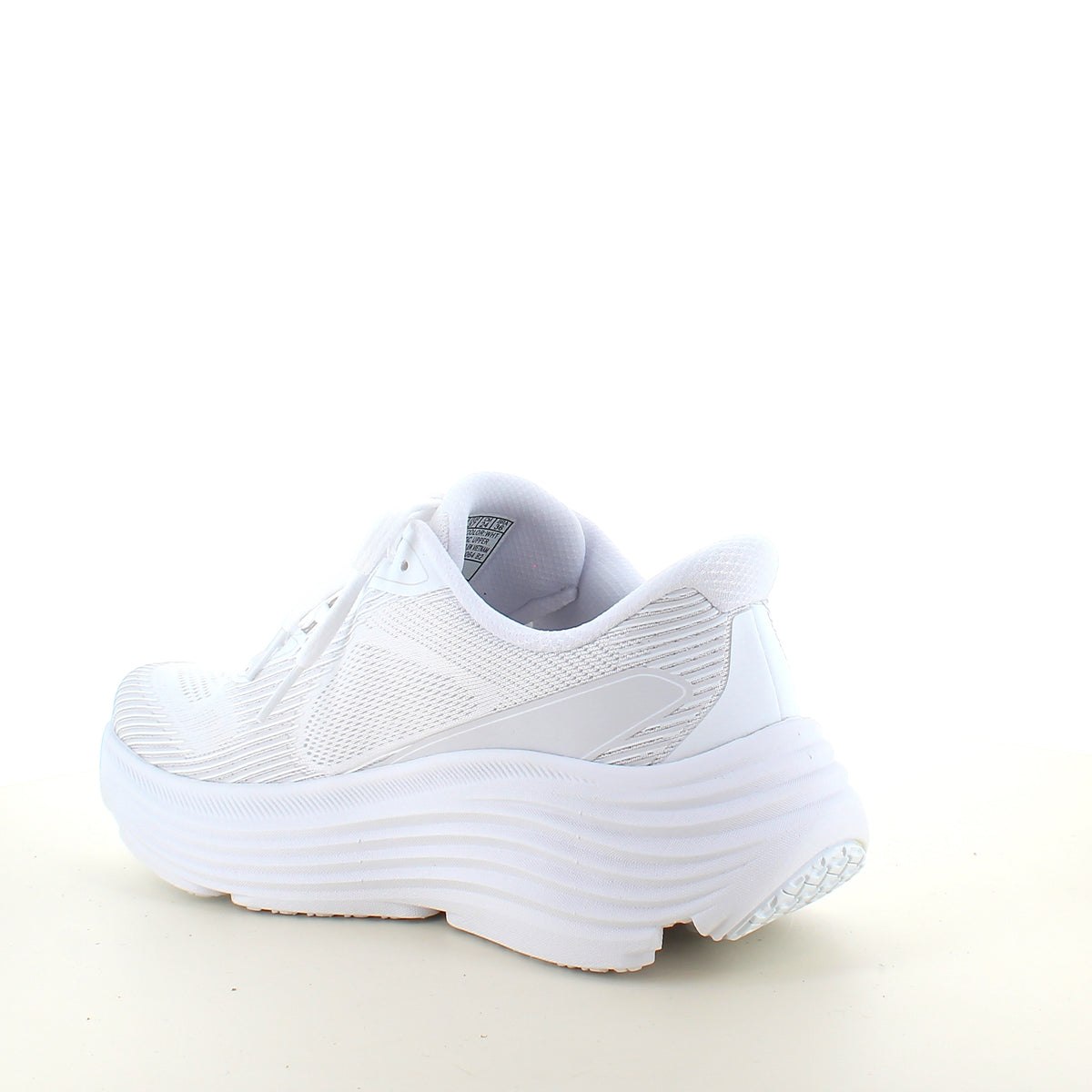 Skechers Max Cushioning Hvid slip on sneaker med stødabsorbering