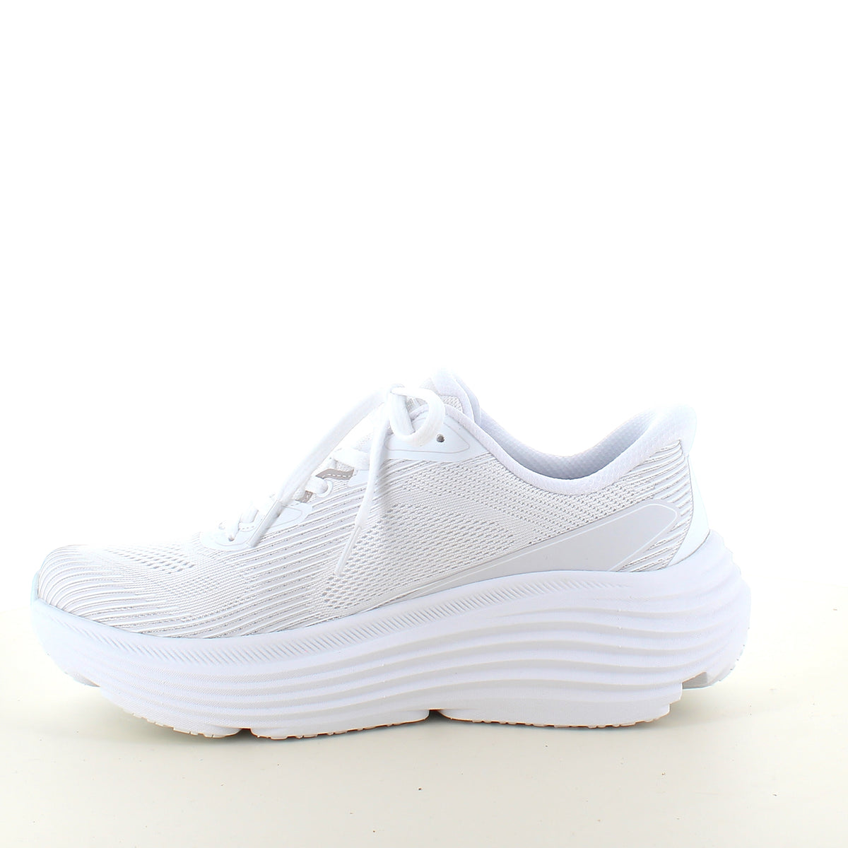 Skechers Max Cushioning Hvid slip on sneaker med stødabsorbering