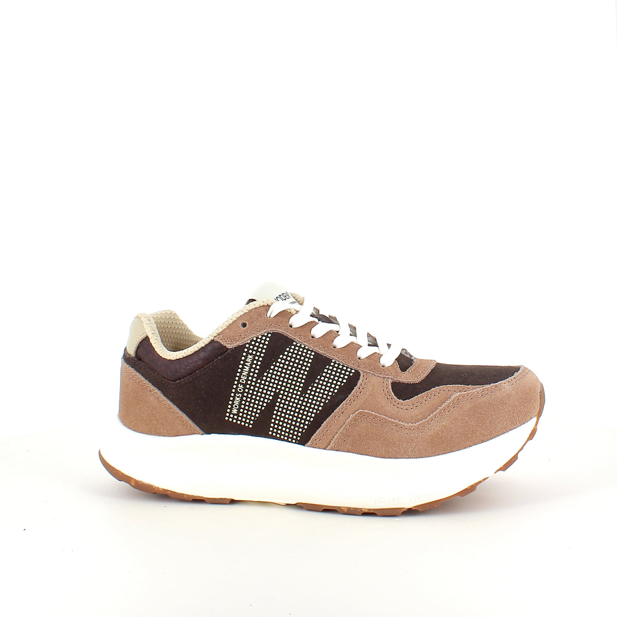 Mathilde – Woden sneaker i brune nuancer med let gængesål