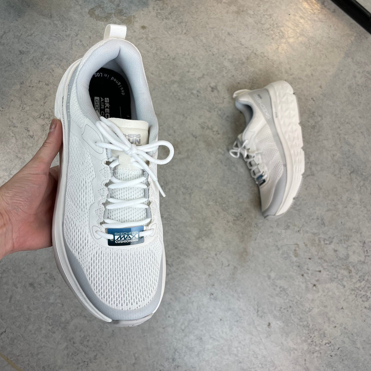 Hvid Skechers herre sko med Max Cushioning