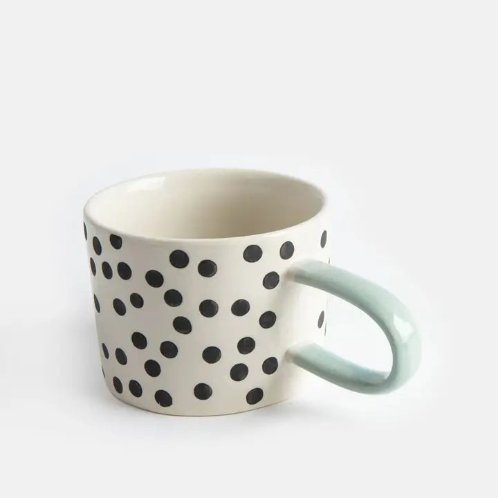Caroline Gardner krus – håndmalet stentøj med prikket design