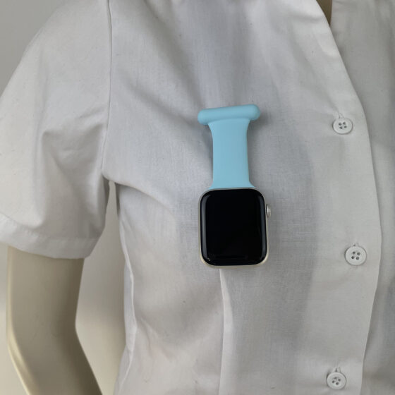 Lyseblå silikonerem til Apple Watch til sygeplejen