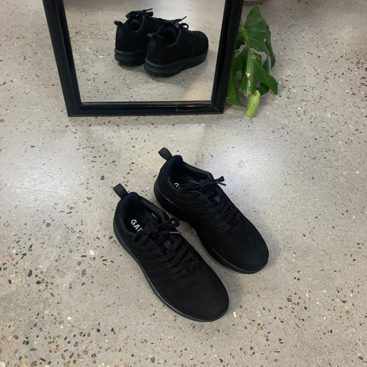Sorte Gaitline sneakers i nubuch skind