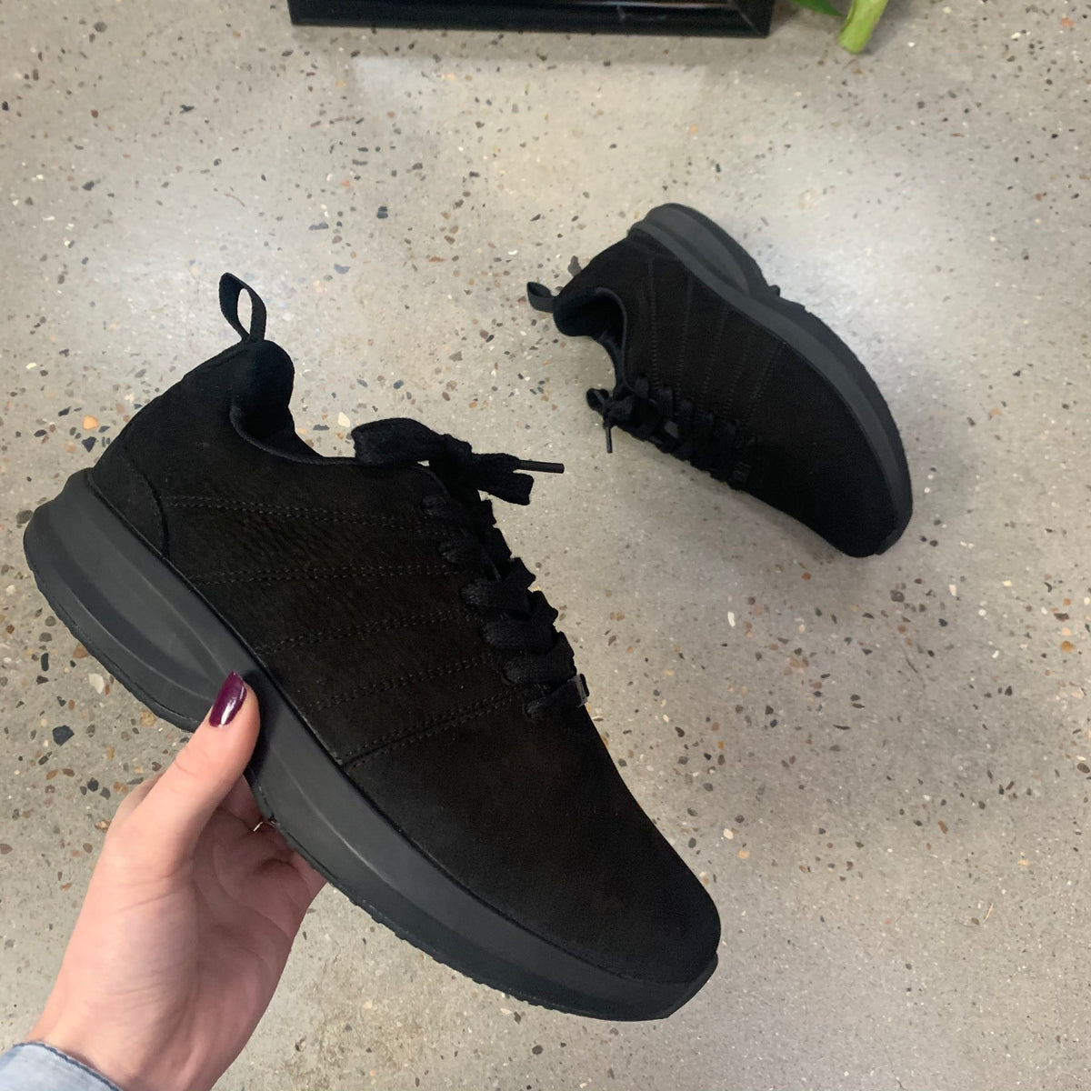 Sorte Gaitline sneakers i nubuch skind