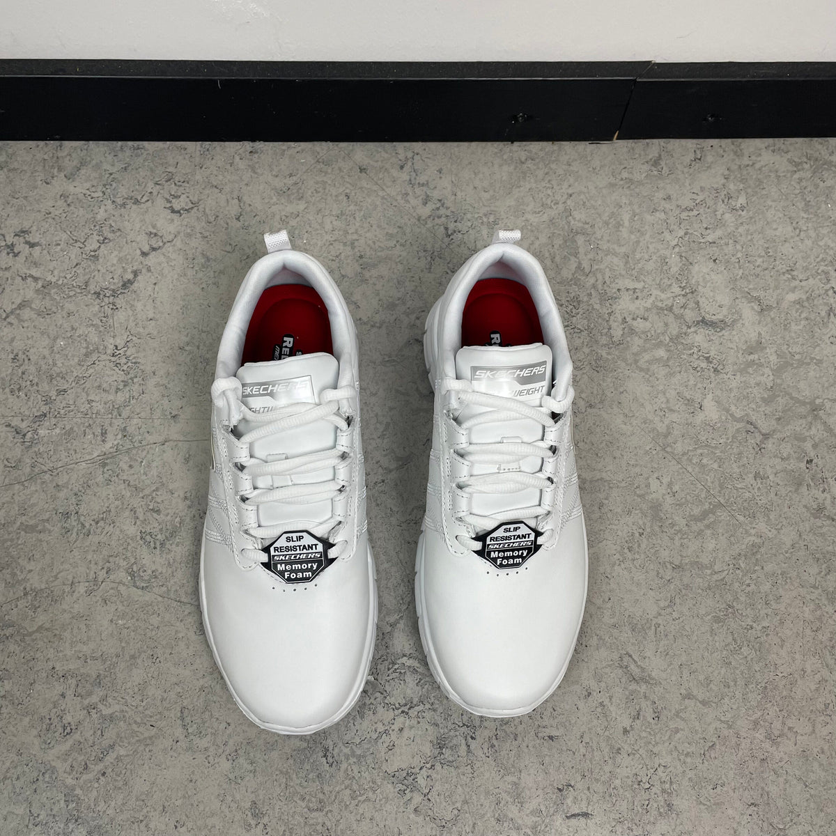 Hvid Skechers work med memory foam