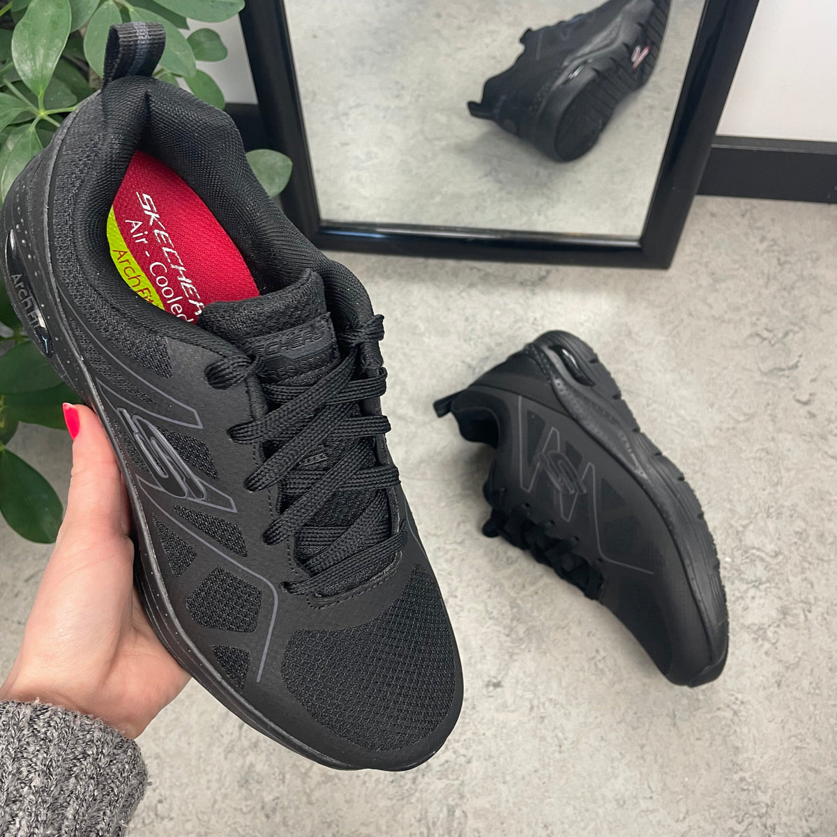 Skechers work sko i sort med svangstøtte