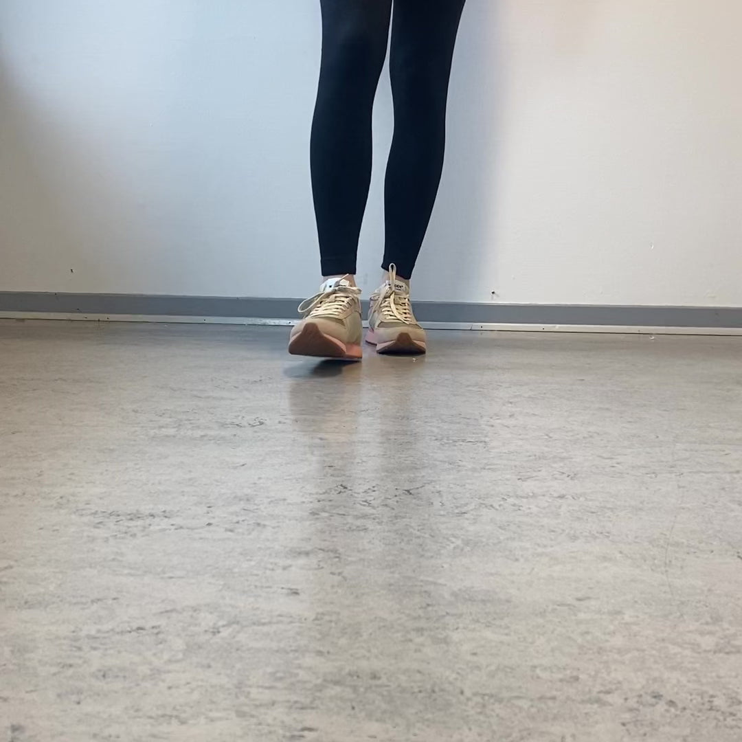 Indlæs video: Ronja – Ivory/Blush fra WODEN