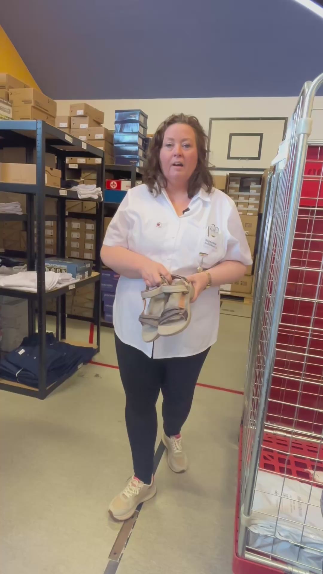 Indlæs video: Teva sandal med stødabsorbering og perfekt pasform