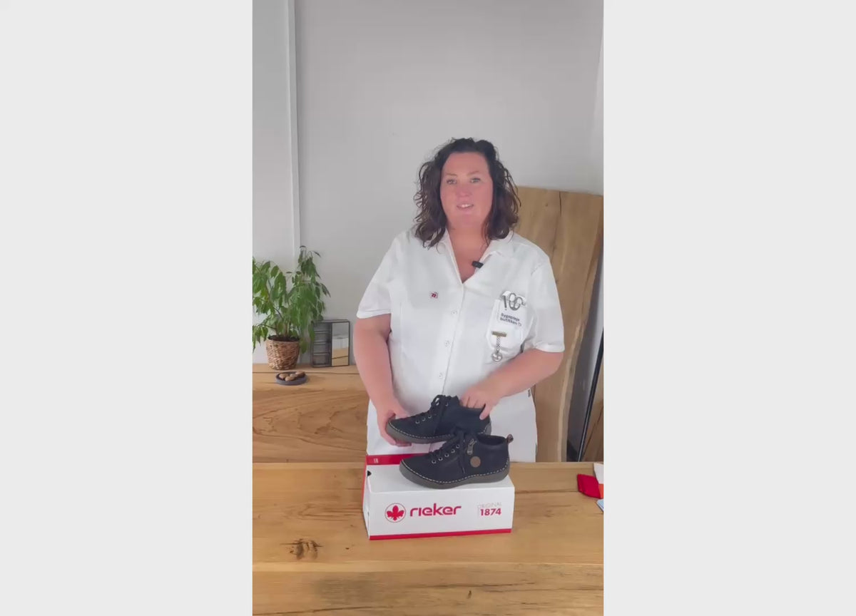 Indlæs video: Rieker Antistress støvle til dame i sort med snøre &amp; lynlås