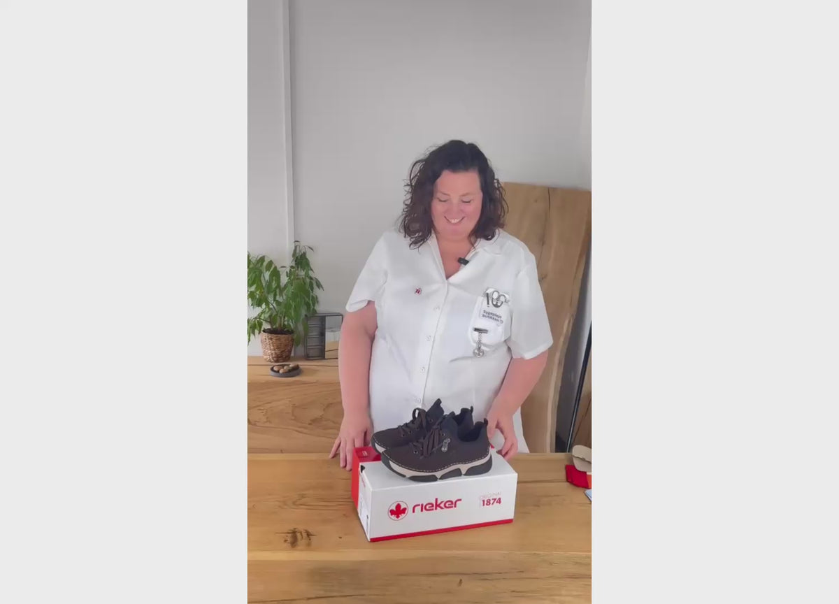 Indlæs video: Rieker sneakers til dame i brun – stødabsorbering til hverdagen