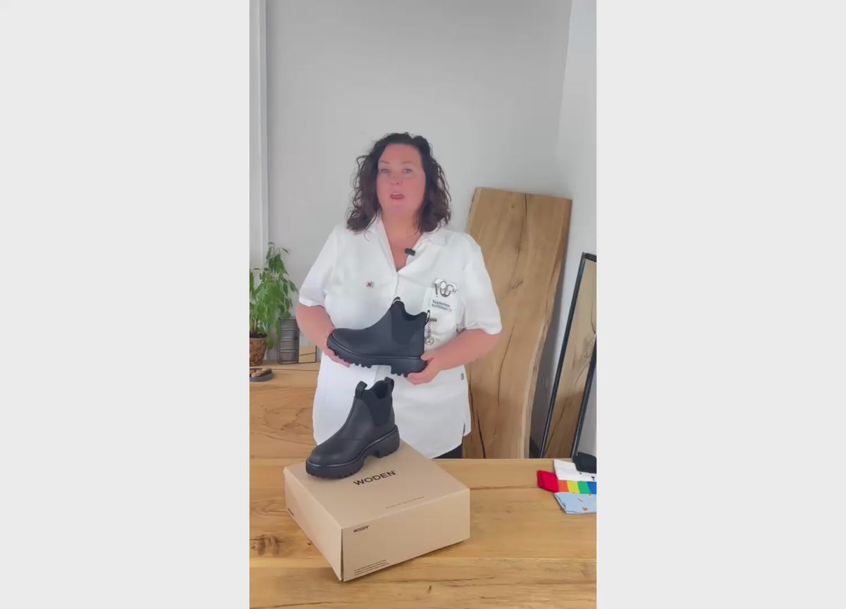 Indlæs video: Sort WODEN Isabella Waterproof – gummistøvle med stødabsorberende komfort