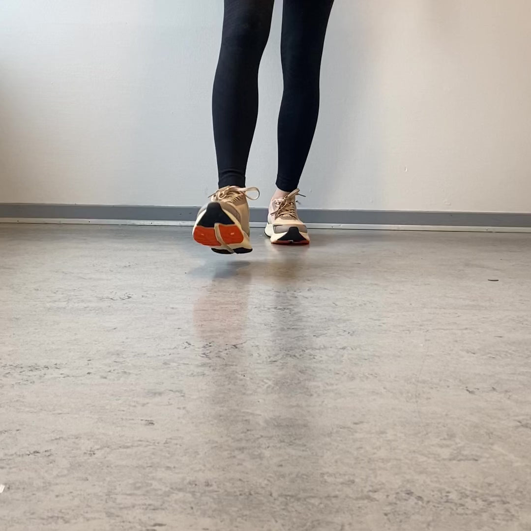 Indlæs video: Lys Sabine sneakers – WODEN