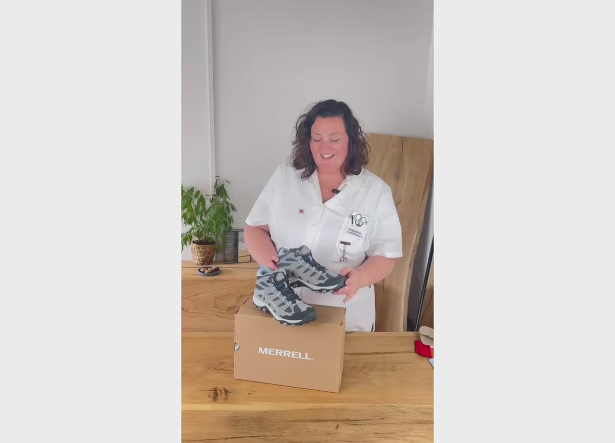 Indlæs video: Vandtæt vandrestøvle med ankelstøtte &amp; godt greb fra Merrell