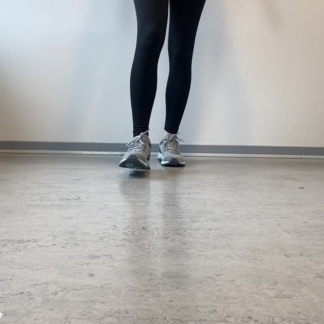 Indlæs video: Merrell sko med strikket overdel og svangstøtte
