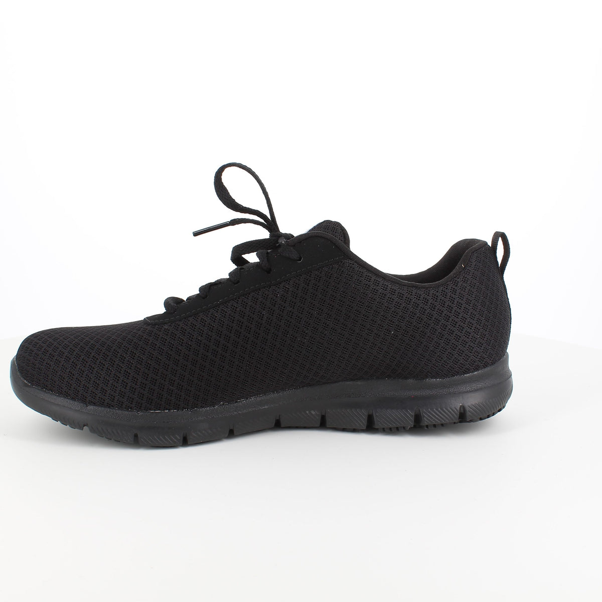 Sort Skechers work i åndbart materiale