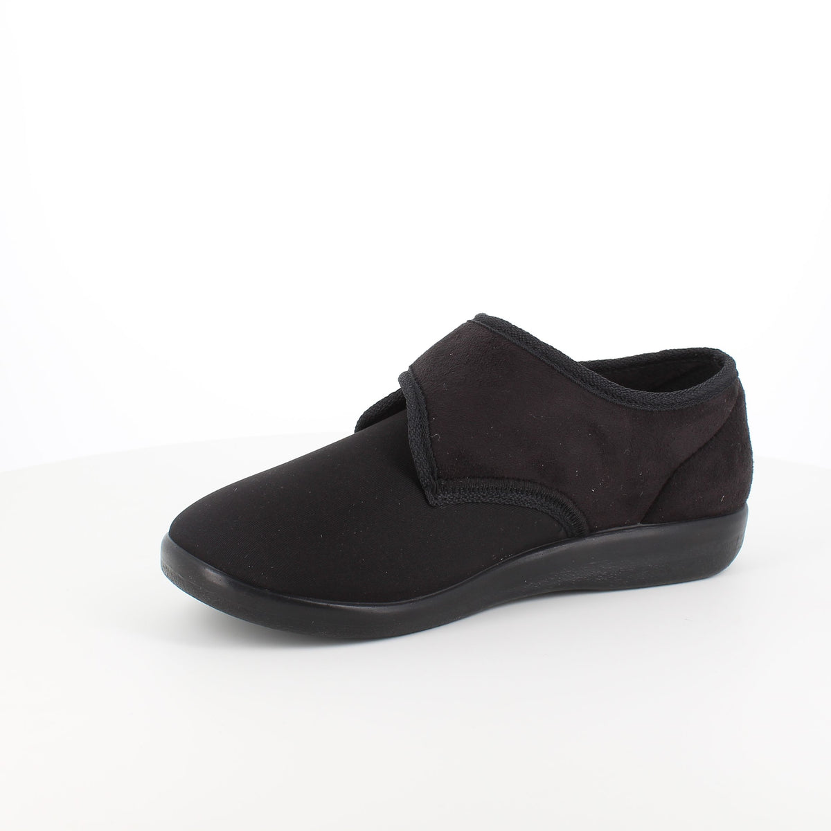 Bred sko fra OrtoMed med velcro