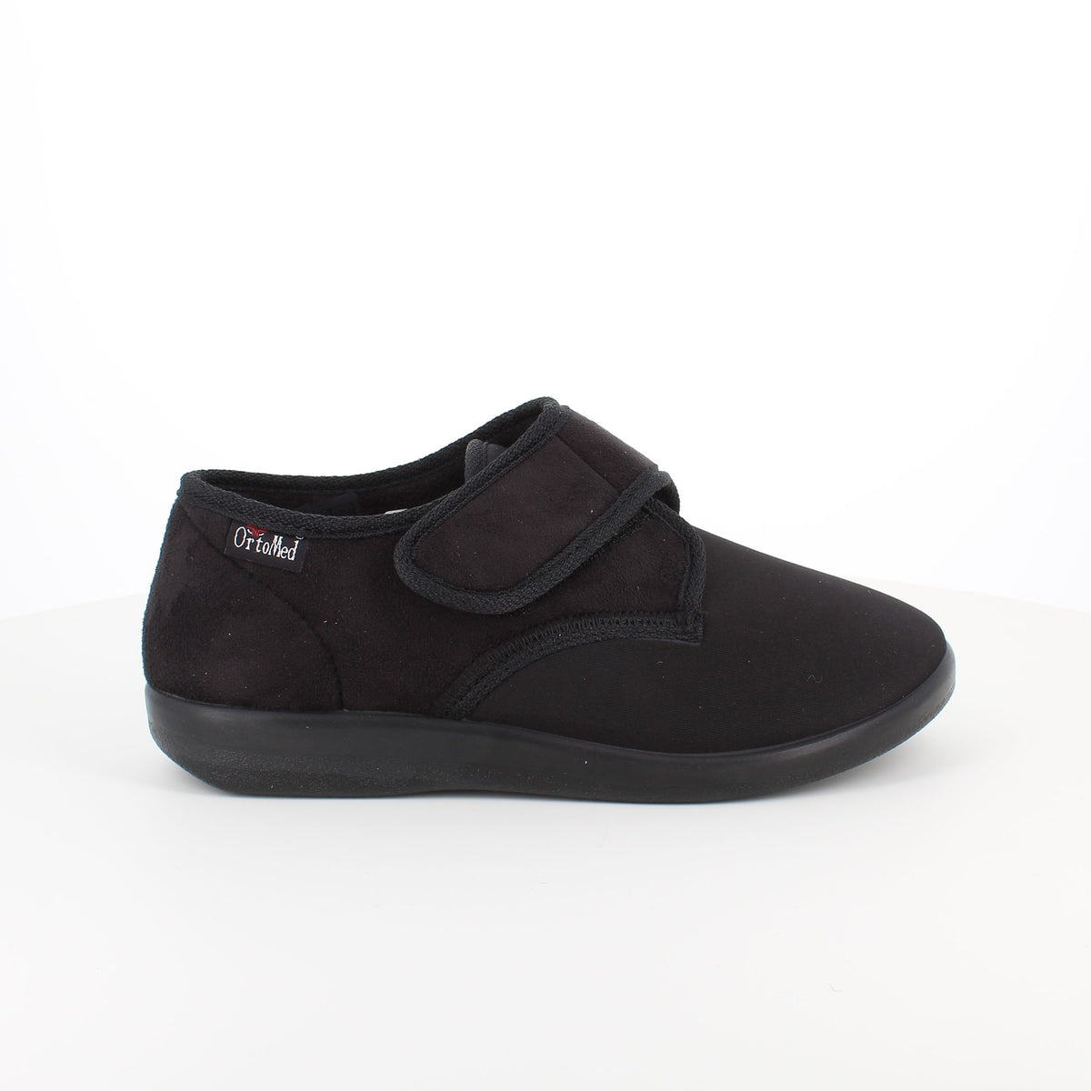 Bred sko fra OrtoMed med velcro