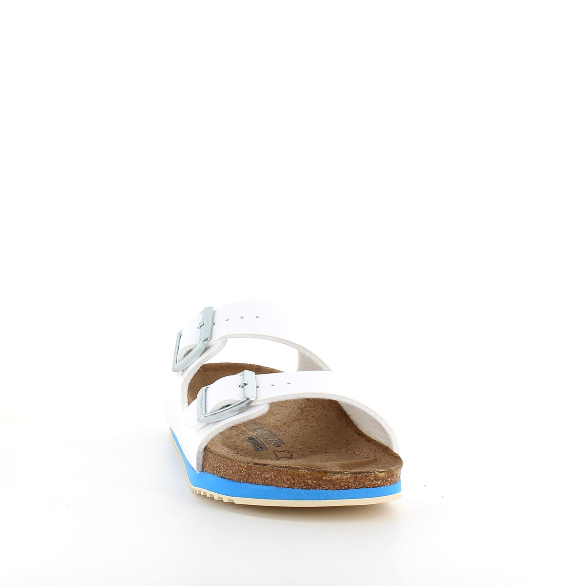 Hvid Arizona sandal fra Birkenstock med godkendte skridhæmmende såler