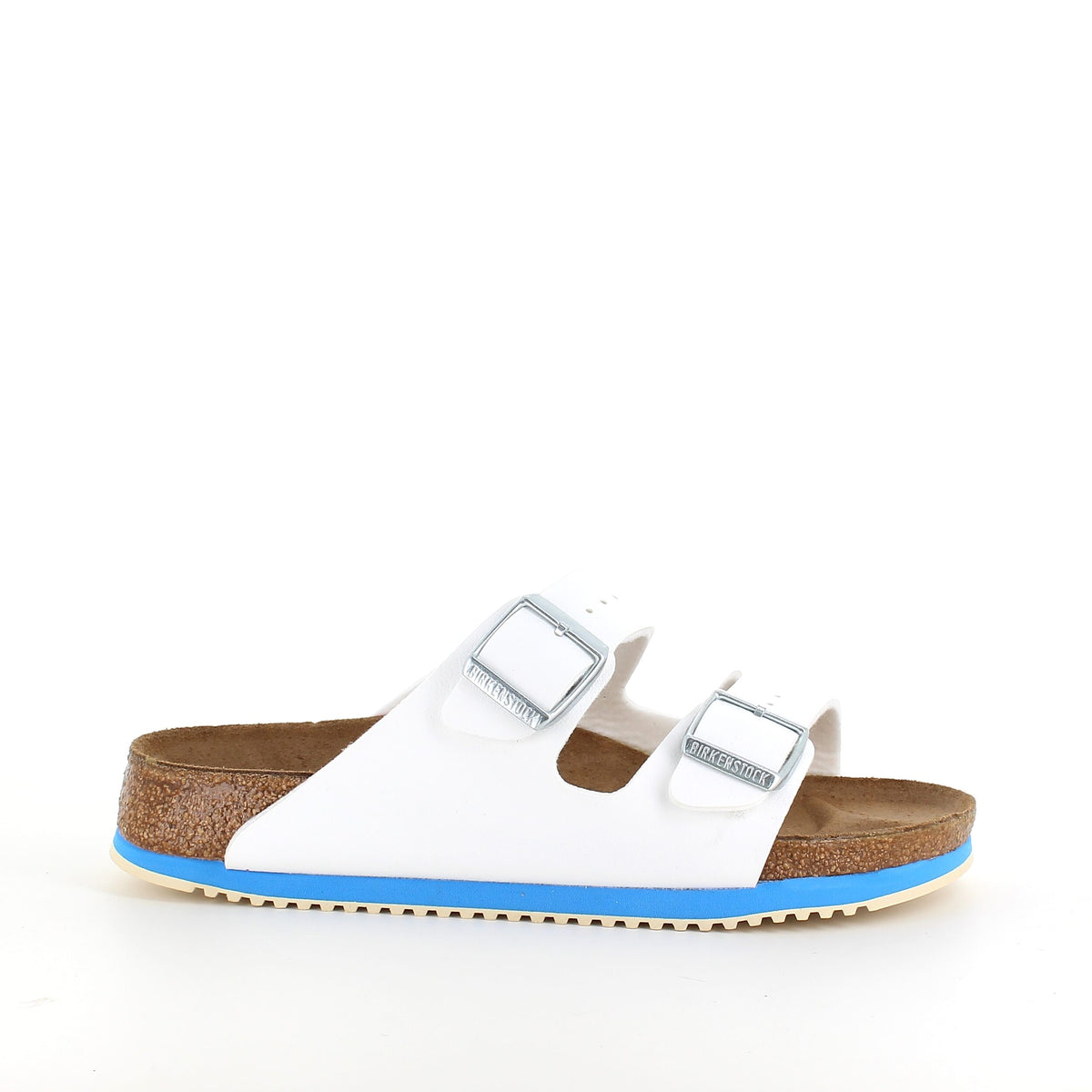 Hvid Arizona sandal fra Birkenstock med skridhæmmende såler